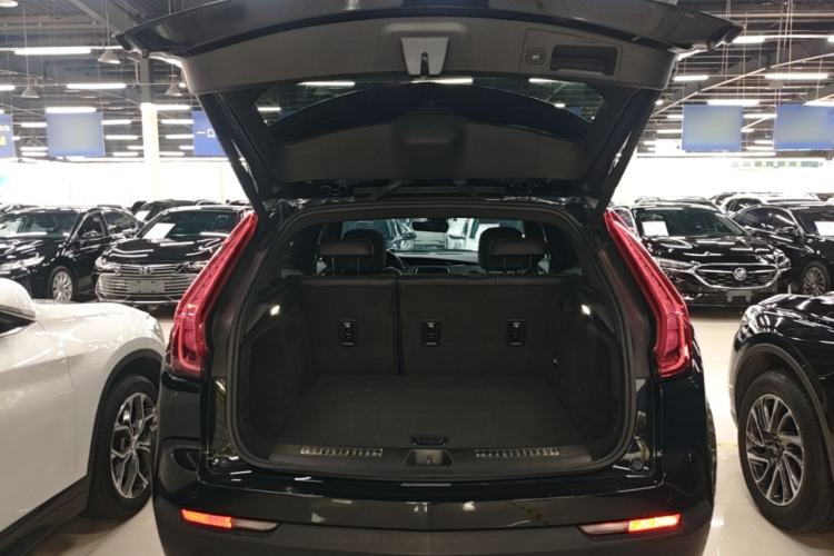 Used Cadillac XT4 2022 28T Two-Wheel Drive Prestige Version Trunk