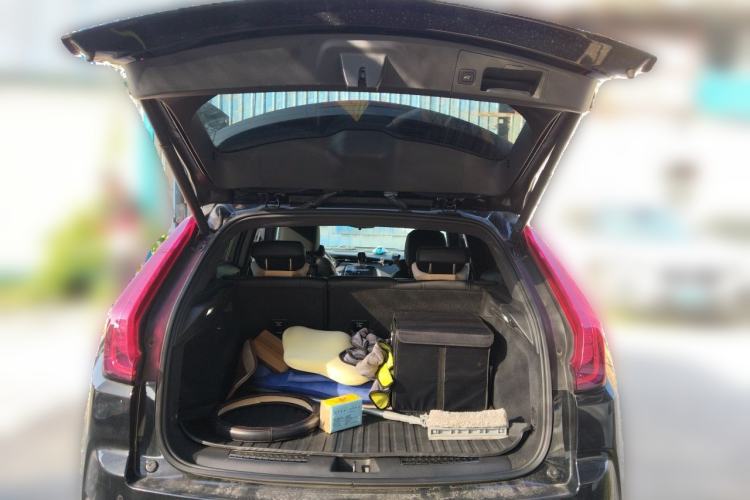 Used Cadillac XT4 2022 28T Two-Wheel-Drive Luxury Version Trunk