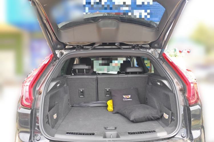 Used Cadillac XT4 2022 28T Two-Wheel-Drive Luxury Version Trunk