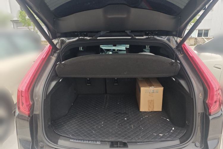 Used Cadillac XT4 2022 28T Two-Wheel-Drive Luxury Version Trunk