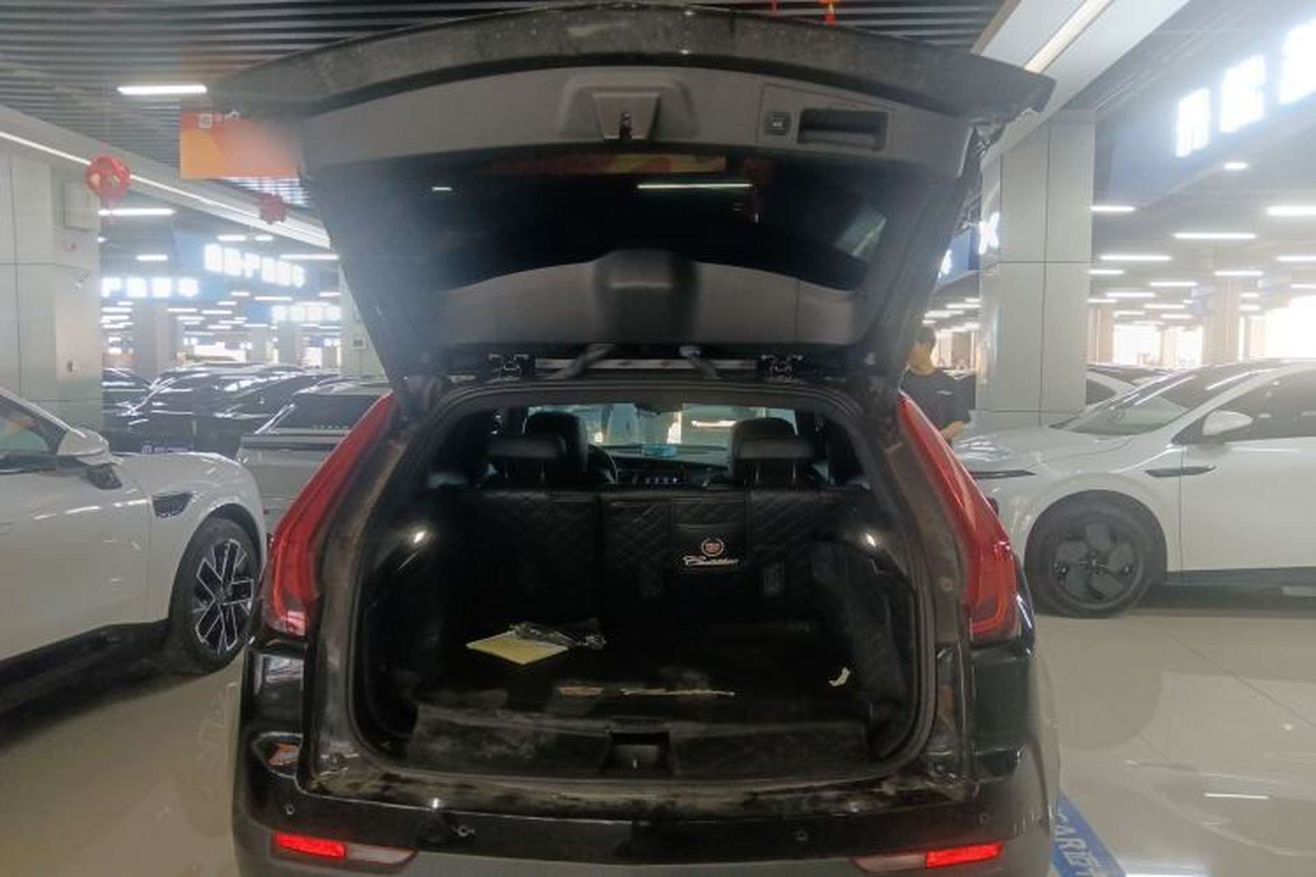 Used Cadillac XT4 2022 28T Two-Wheel-Drive Luxury Version Trunk