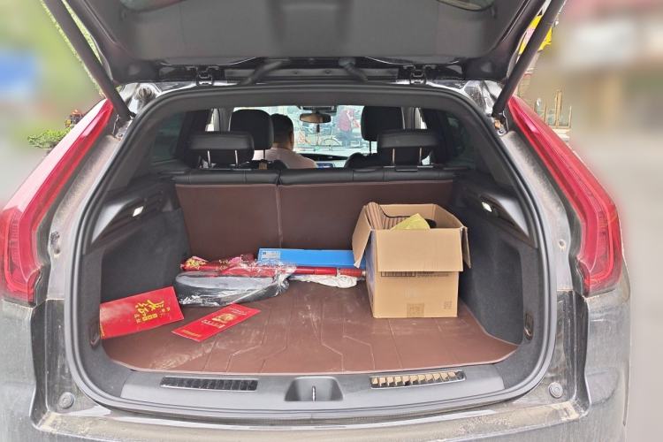 Used Cadillac XT4 2022 28T Two-Wheel-Drive Luxury Version Trunk