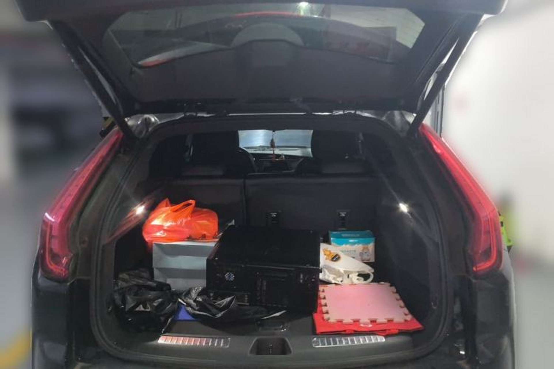 Used Cadillac XT4 2022 28T Two-Wheel-Drive Luxury Version Trunk