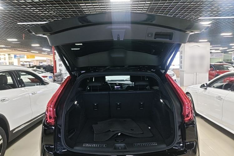 Used Cadillac XT4 2022 28T Two-Wheel-Drive Luxury Version Trunk