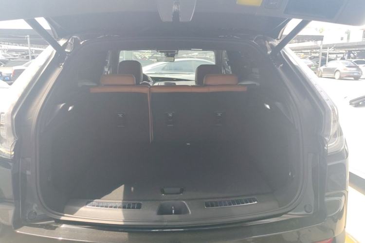 Used Cadillac XT4 2022 28T Four-Wheel Drive Prestige Version Trunk
