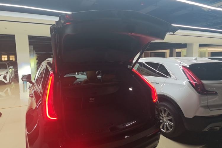 Used Cadillac XT4 2022 28T Two-Wheel Drive Prestige Version Trunk