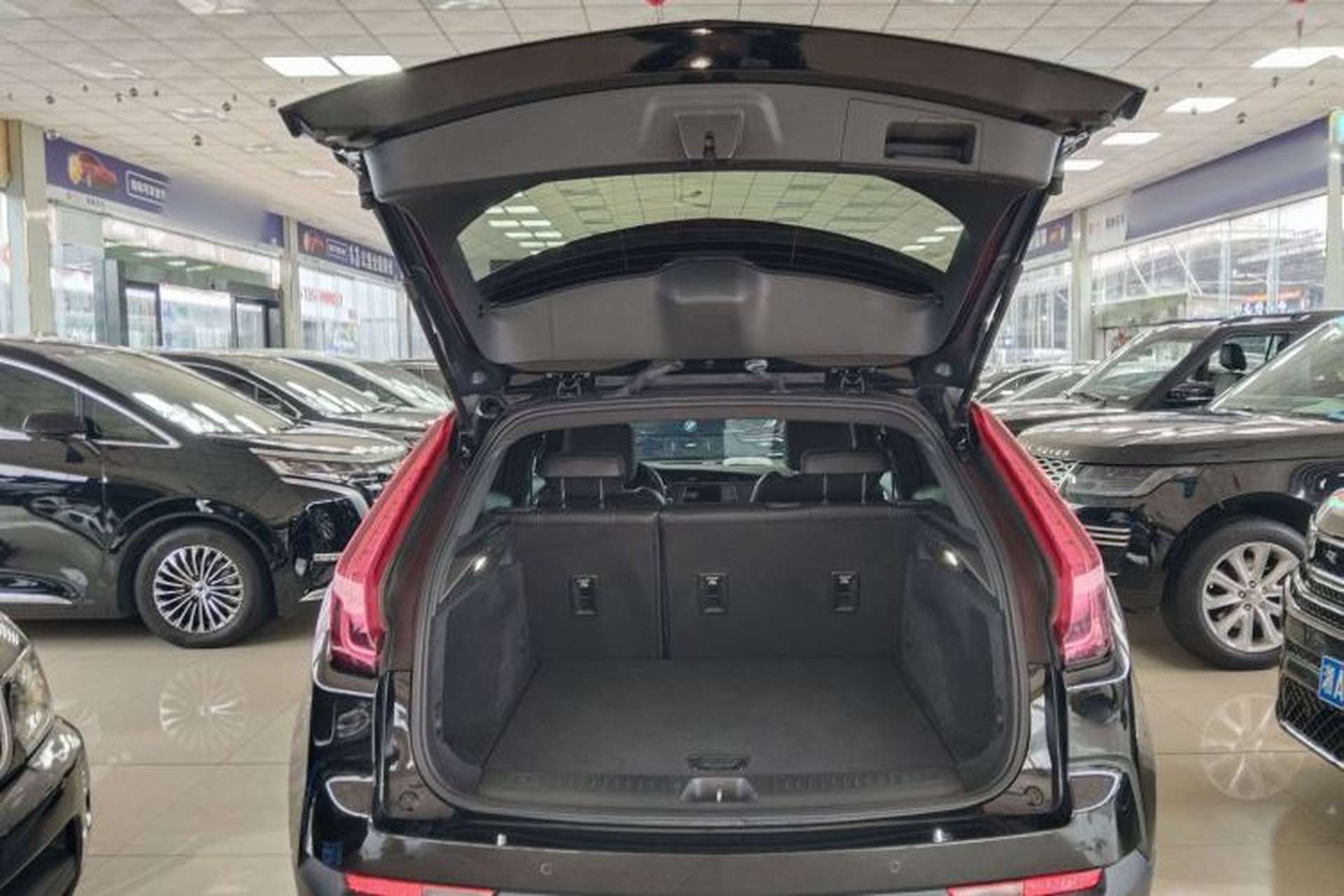 Used Cadillac XT4 2022 28T Two-Wheel Drive Fashion Edition Trunk