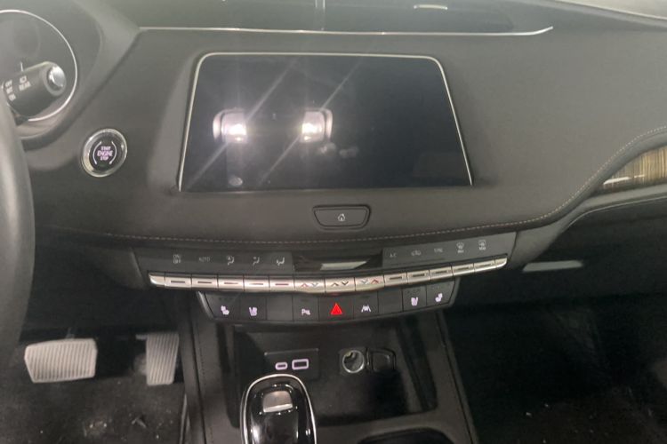 Used Cadillac XT4 2022 28T Two-Wheel-Drive Luxury Version Audio And AC Panel
