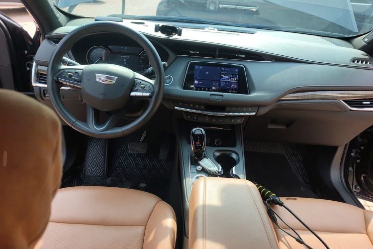 Used Cadillac XT4 2022 28T Two-Wheel Drive Prestige Version Center Console