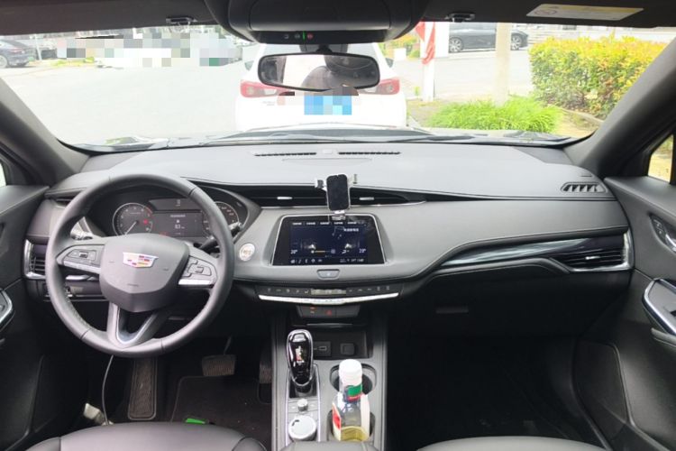 Used Cadillac XT4 2022 28T Two-Wheel Drive Fashion Edition Center Console