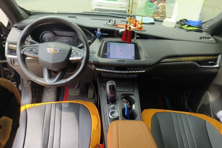 Used Cadillac XT4 2022 28T Two-Wheel Drive Prestige Version Center Console