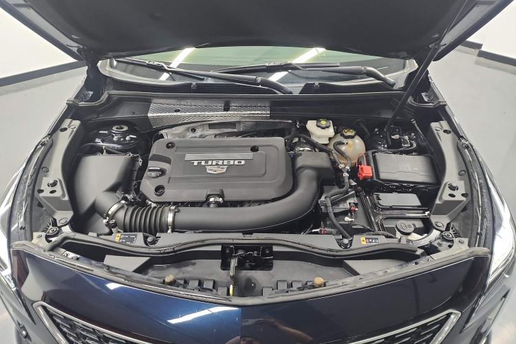 Used Cadillac XT4 2022 28T Two-Wheel-Drive Luxury Version Engine Bay