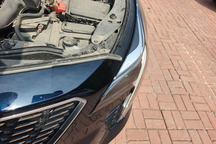 Used Cadillac XT4 2022 28T Two-Wheel Drive Prestige Version Engine Bay Left