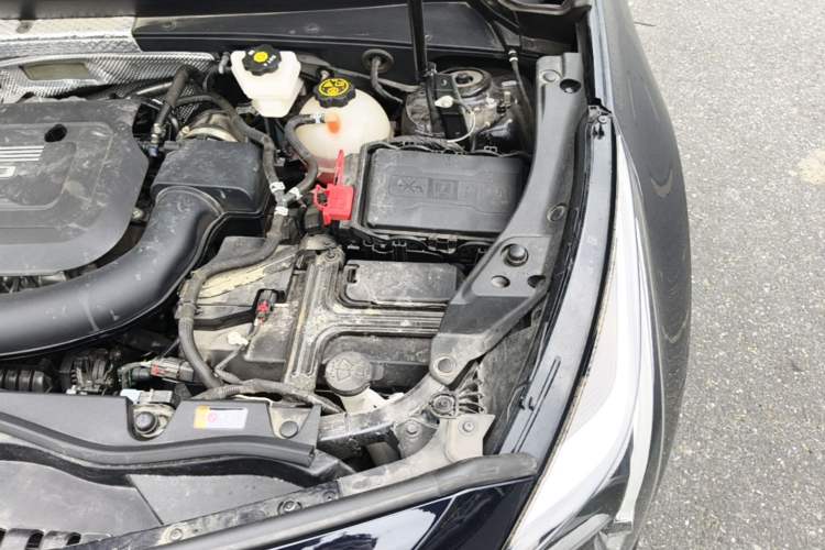 Used Cadillac XT4 2022 28T Two-Wheel Drive Fashion Edition Engine Bay Left