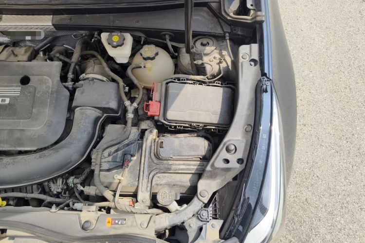 Used Cadillac XT4 2022 28T Two-Wheel Drive Prestige Version Engine Bay Left
