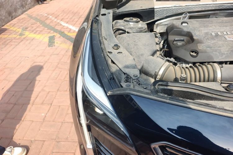 Used Cadillac XT4 2022 28T Two-Wheel Drive Prestige Version Engine Bay Right