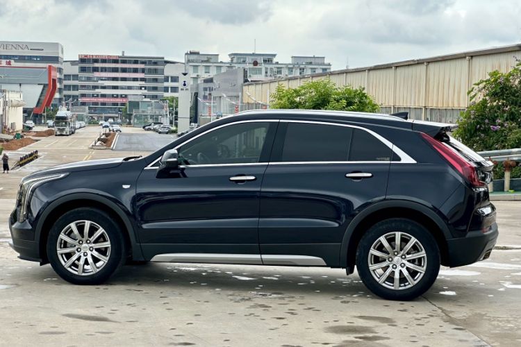 Used Cadillac XT4 2022 28T Two-Wheel-Drive Luxury Version Exterior 3