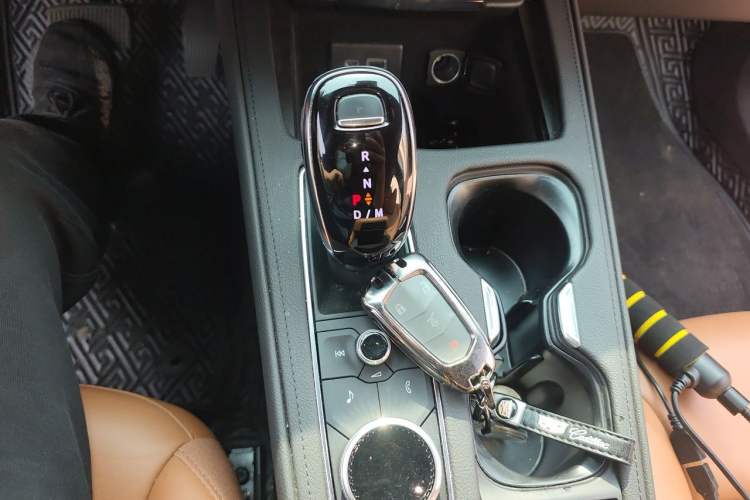 Used Cadillac XT4 2022 28T Two-Wheel Drive Prestige Version Gear Lever