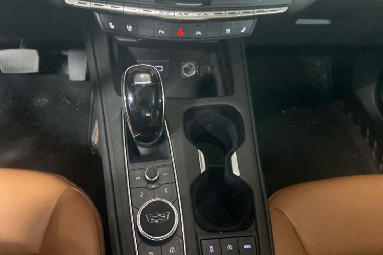 Used Cadillac XT4 2022 28T Two-Wheel-Drive Luxury Version Gear Lever
