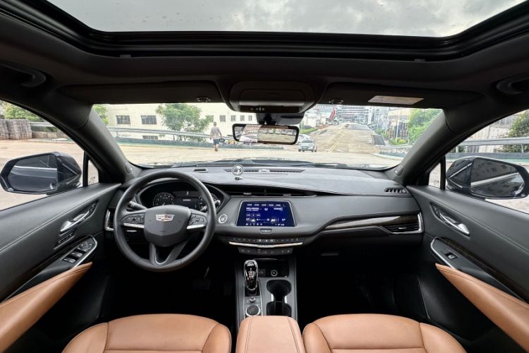 Used Cadillac XT4 2022 28T Two-Wheel-Drive Luxury Version Interior 1