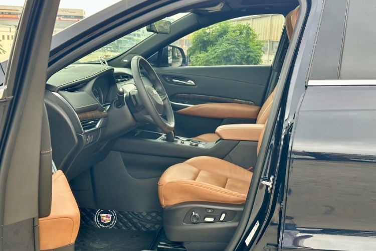 Used Cadillac XT4 2022 28T Two-Wheel-Drive Luxury Version Interior 5