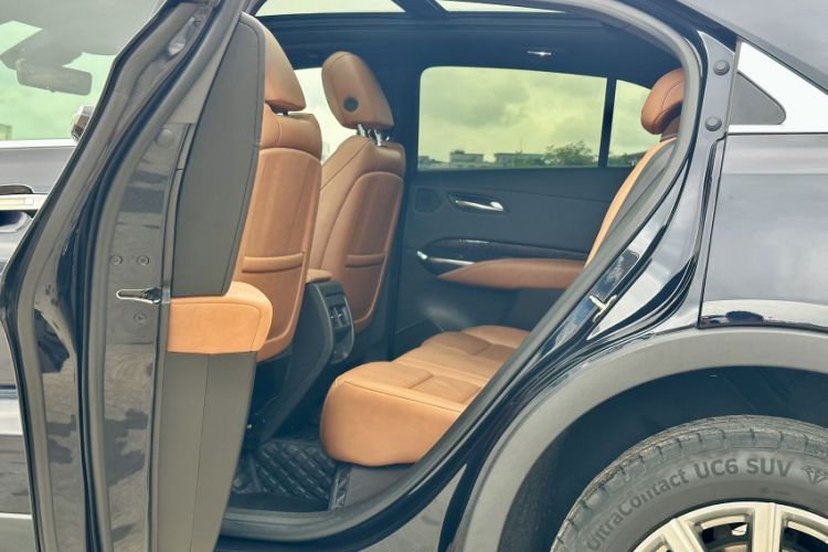 Used Cadillac XT4 2022 28T Two-Wheel-Drive Luxury Version Interior 6