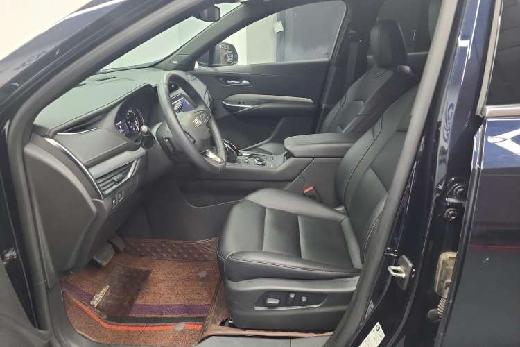 Used Cadillac XT4 2022 28T Two-Wheel-Drive Luxury Version Left Front Seat