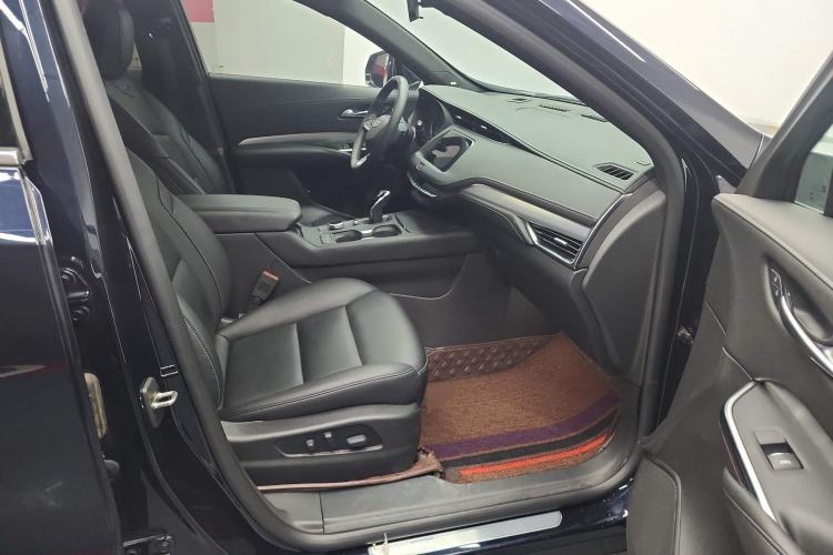 Used Cadillac XT4 2022 28T Two-Wheel-Drive Luxury Version Right Front Seat