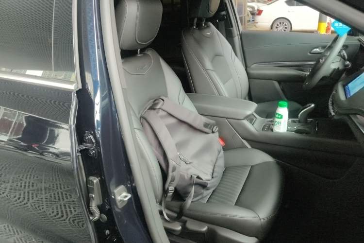 Used Cadillac XT4 2022 28T Two-Wheel Drive Fashion Edition Right Front Seat