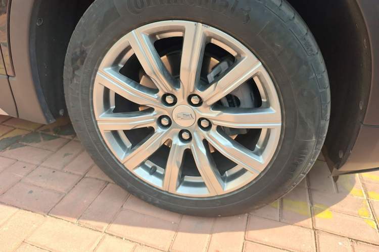 Used Cadillac XT4 2022 28T Two-Wheel Drive Prestige Version Right Front Wheel Hub