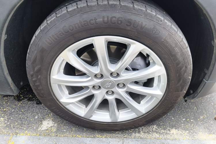 Used Cadillac XT4 2022 28T Two-Wheel Drive Fashion Edition Right Front Wheel Hub
