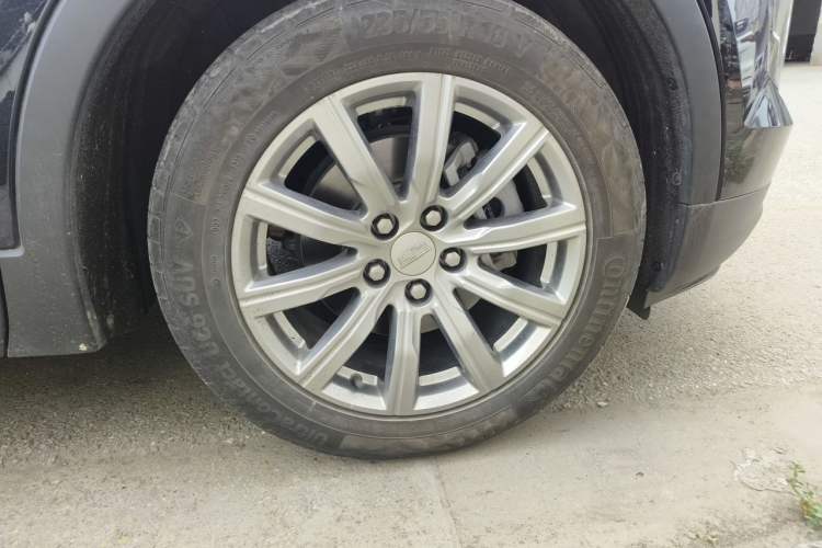 Used Cadillac XT4 2022 28T Two-Wheel Drive Prestige Version Right Front Wheel Hub