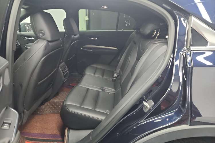 Used Cadillac XT4 2022 28T Two-Wheel-Drive Luxury Version Right Rear Seat