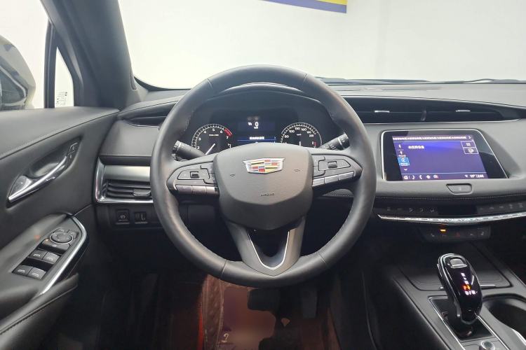 Used Cadillac XT4 2022 28T Two-Wheel-Drive Luxury Version Steering Wheel