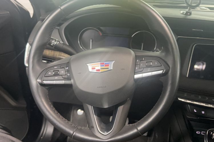 Used Cadillac XT4 2022 28T Two-Wheel-Drive Luxury Version Steering Wheel