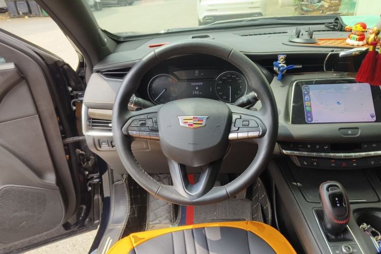 Used Cadillac XT4 2022 28T Two-Wheel Drive Prestige Version Steering Wheel
