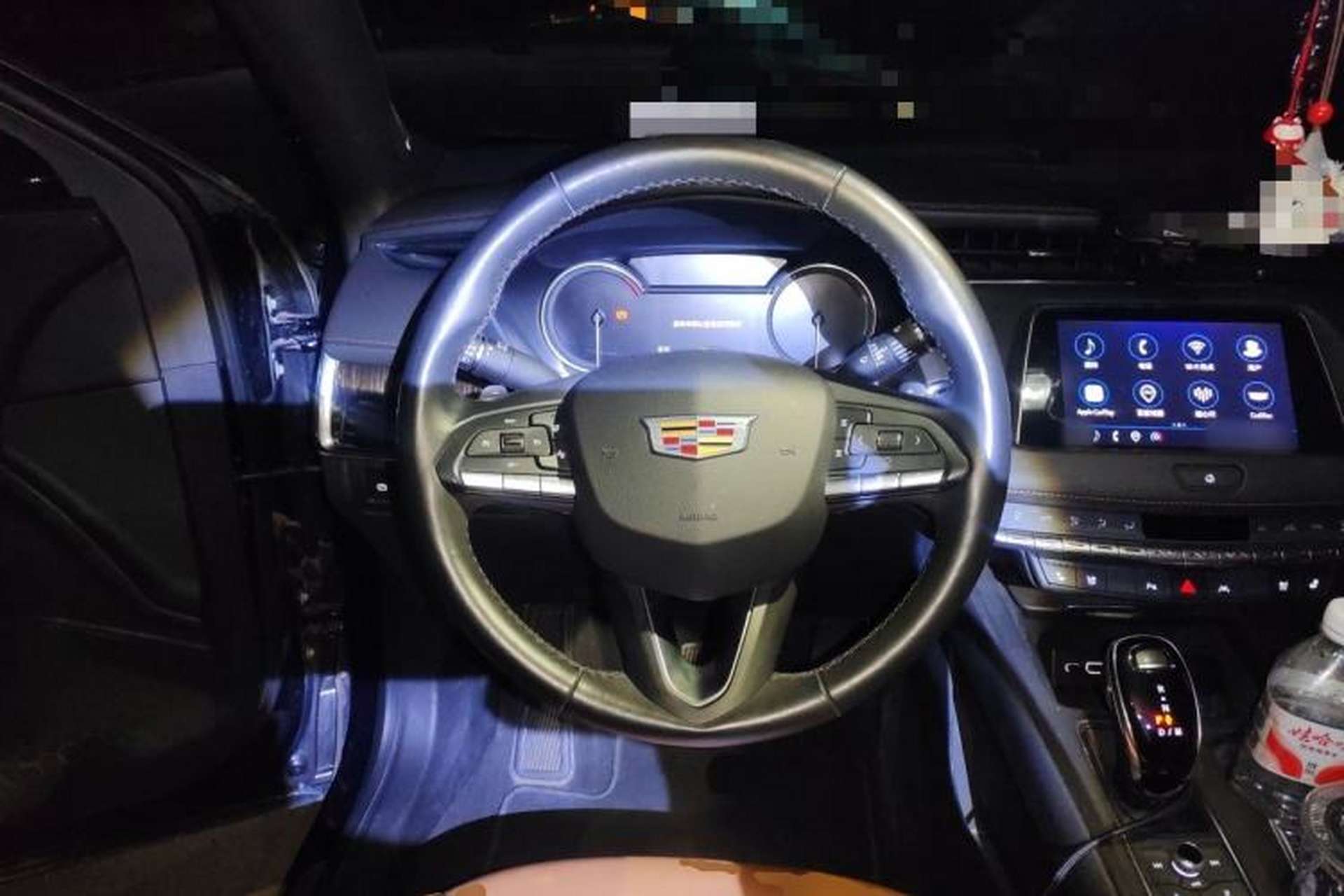 Used Cadillac XT4 2022 28T Two-Wheel Drive Prestige Version Steering Wheel