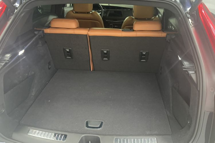 Used Cadillac XT4 2022 28T Two-Wheel-Drive Luxury Version Trunk