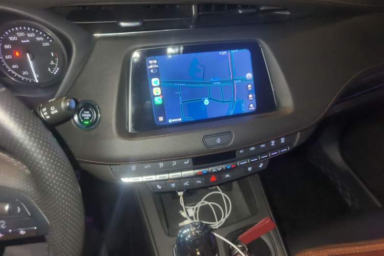 Used Cadillac XT4 2022 28T Four-Wheel Drive Platinum Edition Audio And AC Panel