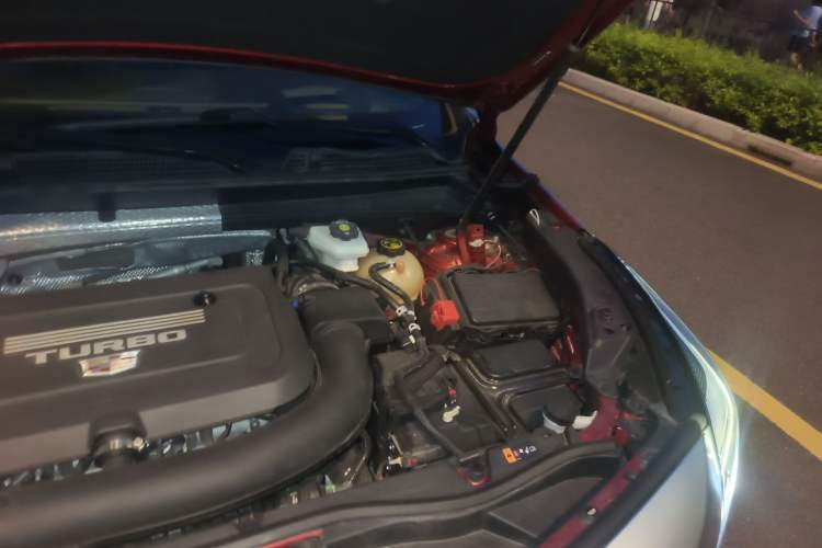 Used Cadillac XT4 2022 28T Four-Wheel Drive Platinum Edition Engine Bay Left