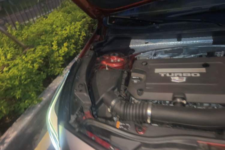 Used Cadillac XT4 2022 28T Four-Wheel Drive Platinum Edition Engine Bay Right