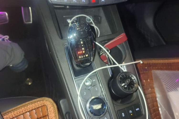 Used Cadillac XT4 2022 28T Four-Wheel Drive Platinum Edition Gear Lever