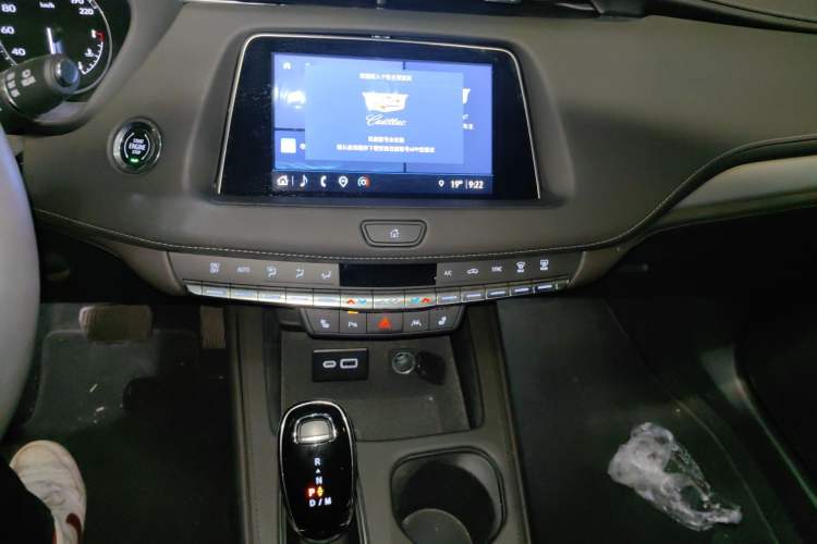 Used Cadillac XT4 2022 28T Two-Wheel-Drive Luxury Version Audio And AC Panel