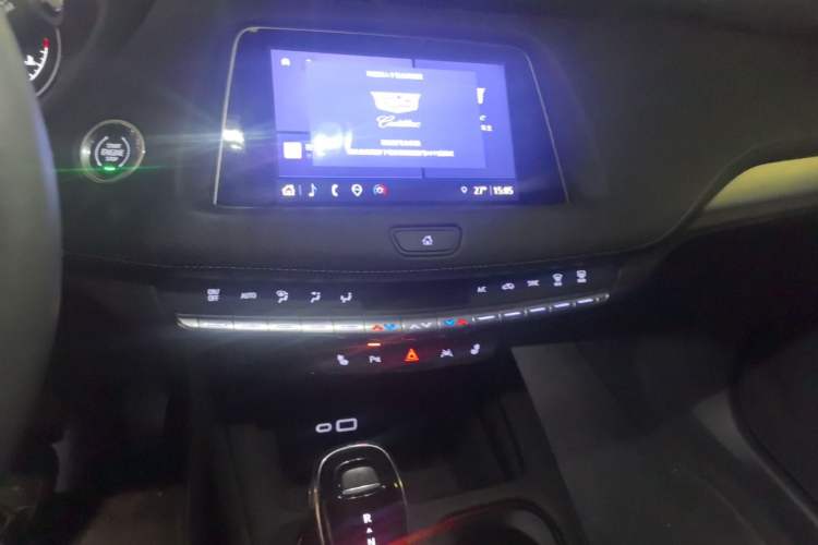 Used Cadillac XT4 2022 28T Two-Wheel-Drive Luxury Version Audio And AC Panel
