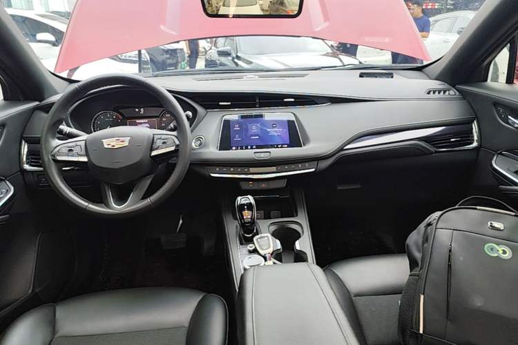 Used Cadillac XT4 2022 28T Two-Wheel Drive Fashion Edition Center Console