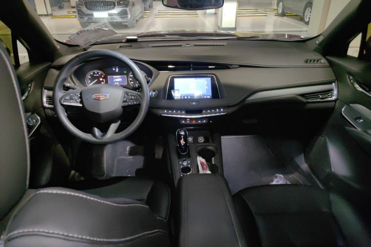 Used Cadillac XT4 2022 28T Two-Wheel-Drive Luxury Version Center Console