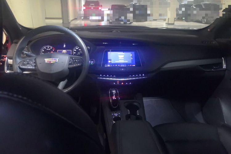 Used Cadillac XT4 2022 28T Two-Wheel-Drive Luxury Version Center Console