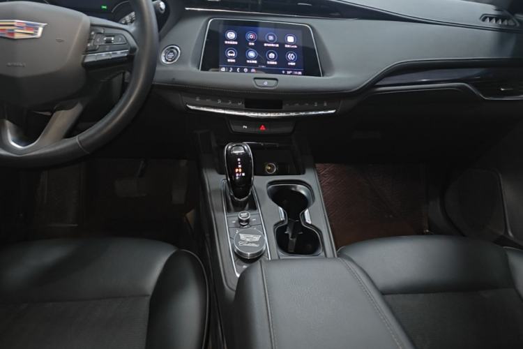 Used Cadillac XT4 2022 28T Two-Wheel Drive Fashion Edition Center Console