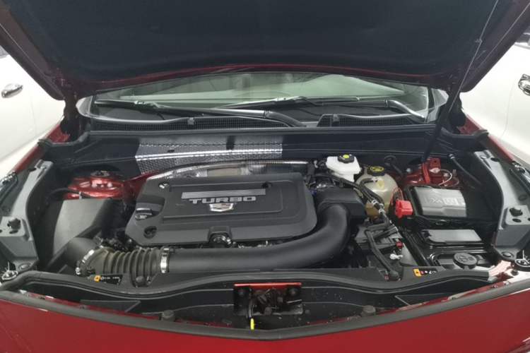 Used Cadillac XT4 2022 28T Two-Wheel-Drive Luxury Version Engine Bay