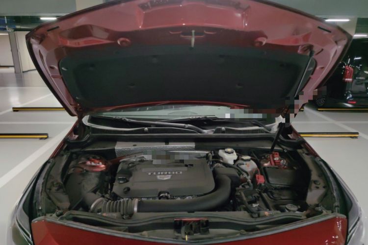 Used Cadillac XT4 2022 28T Two-Wheel-Drive Luxury Version Engine Bay